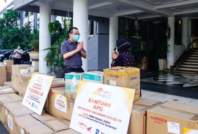 
Bantu Tangani Covid-19, MPM Honda Jatim Berikan Donasi Rp 500 Juta ke Pemkot Surabaya 