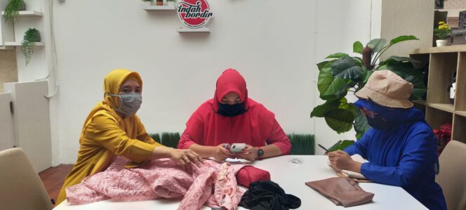 
Manfaatkan Teknologi dalam Penjualan Baju Muslim di Tengah Pandemi 