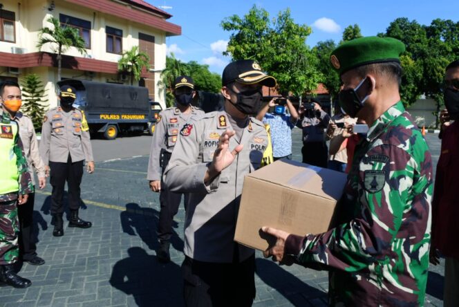 
Polres Pasuruan Salurkan Bantuan 20 Ton Beras dari Mabes Polri untuk Warga Terdampak Covid-19