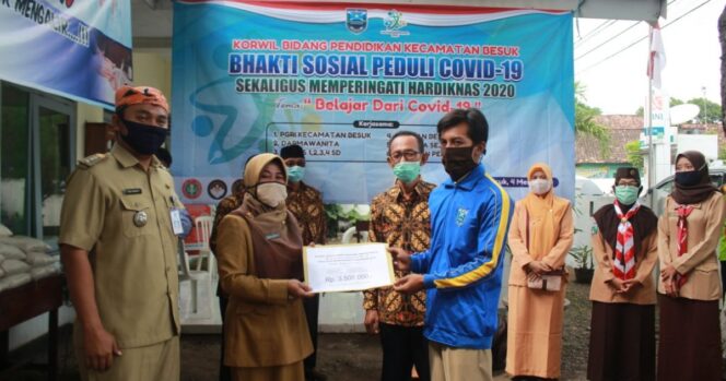 
Korwil Pendidikan Besuk Gelar Bhaksos Peduli COVID-19