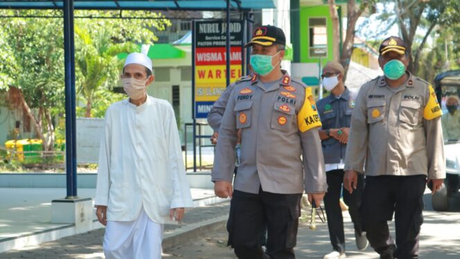 
Kapolres Probolinggo: Ponpes Nurul Jadid Bisa Menjadi Pesantren Tangguh COVID-19