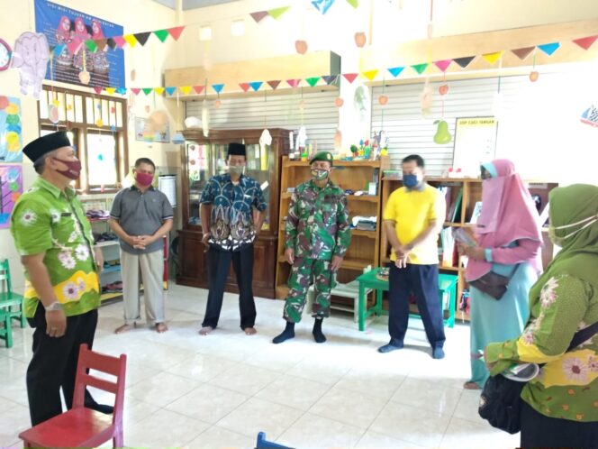 
Plt. Camat Grati Fasilitasi Madin “Kebal” Covid- 19