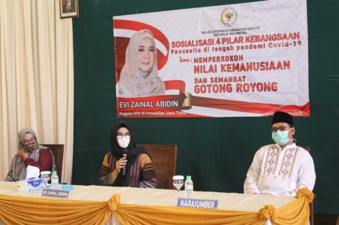 
Senator Evi Zainal Abidin Sebut Nilai-nilai Pancasila Kuatkan Karakter Masyarakat di Tengah Pandemi Korona