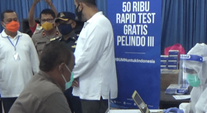 
Para Nelayan dan ABK di Pelabuhan Tanjung Tembaga Probolinggo Mendadak Jalani Rapid Test
