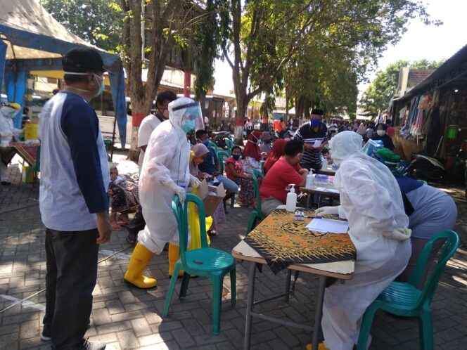 
Dirapid Test, 14 Pedagang di Pasar Tradisional Positif Corona