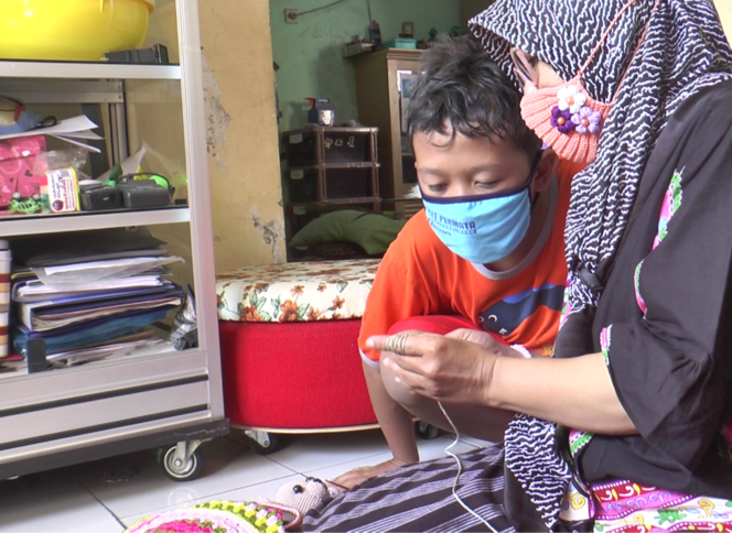 
Berkat Rajut Saat Pandemi Korona, Ambar Raup Omzet hingga Jutaan Rupiah