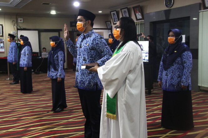 
Ini Harapan Plt Walikota Teno untuk PNS yang Baru Diambil Sumpah Jabatan
