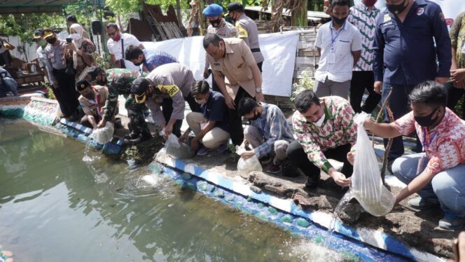 
Sulap Sungai Jadi Lahan Ketahanan Pangan, Kampung Tangguh Semeru Wirosecang Diresmikan