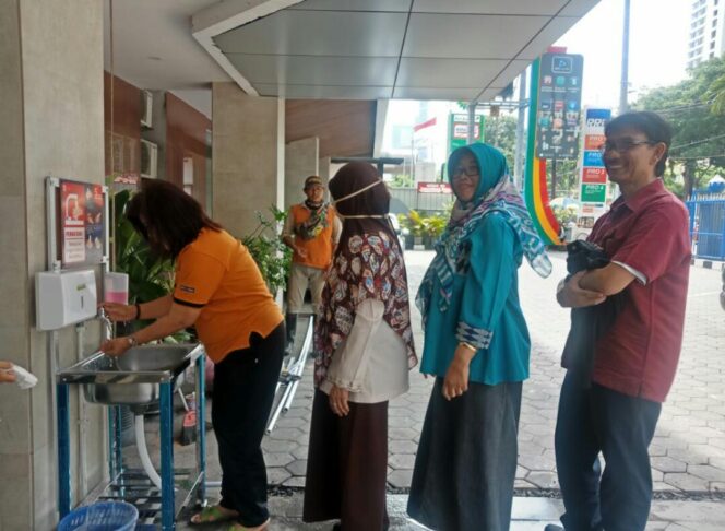 
Uji Swab Ketiga, Seluruh Karyawan RRI Surabaya Dinyatakan Negatif Covid-19