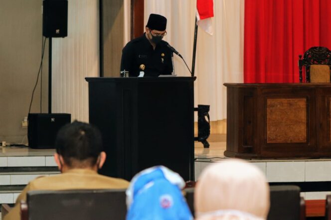 
Hadiri Rapat Paripurna DPRD, Plt Walikota Pasuruan Sampaikan Nota Keuangan Raperda LPJ APBD 2019