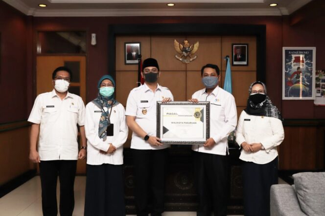 
Pemkot Pasuruan Raih Dua Penghargaan dari BPS 