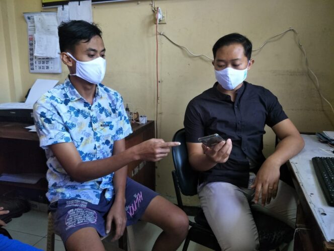 
Dua Pengedar Sabu Via Online Ditangkap Satnarkoba Polres Probolinggo