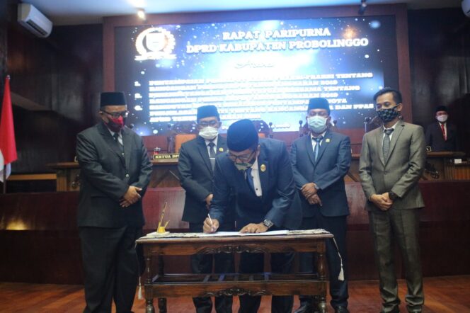 
Legislatif Akhirnya Setujui Raperda LPj Pelaksanaan APBD Kabupaten Probolinggo Tahun Anggaran 2019