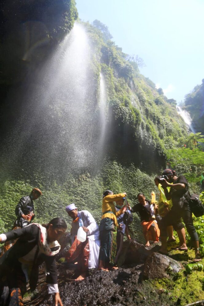 
Melihat Lebih Dekat Tradisi Masyarakat Hindu Tengger saat Sambut Perayaan Yadnya Kasada