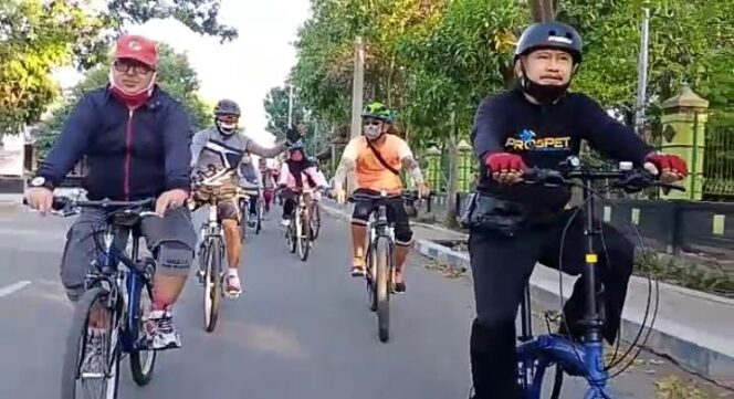 
Semarakkan Harkop Ke-73 dan UMKM Ke-5, Pemkab Probolinggo Gelar Bersepeda Bersama