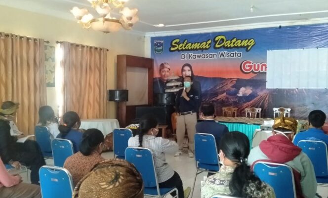 
Puluhan Pengelola Hotel hingga Pemilik Rumah Makan di Kabupaten Probolinggo Diberi Sosialisasi Protokol Kesehatan