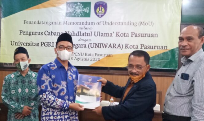 
Kuatkan Mutu Pendidikan, PCNU Kota Pasuruan Teken MoU Beasiswa S1 dengan Kampus Uniwara