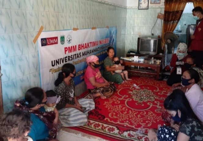 
Mahasiswa PMM 23 UMM Lakukan Penyuluhan PHBS dan Pencegahan Covid-19