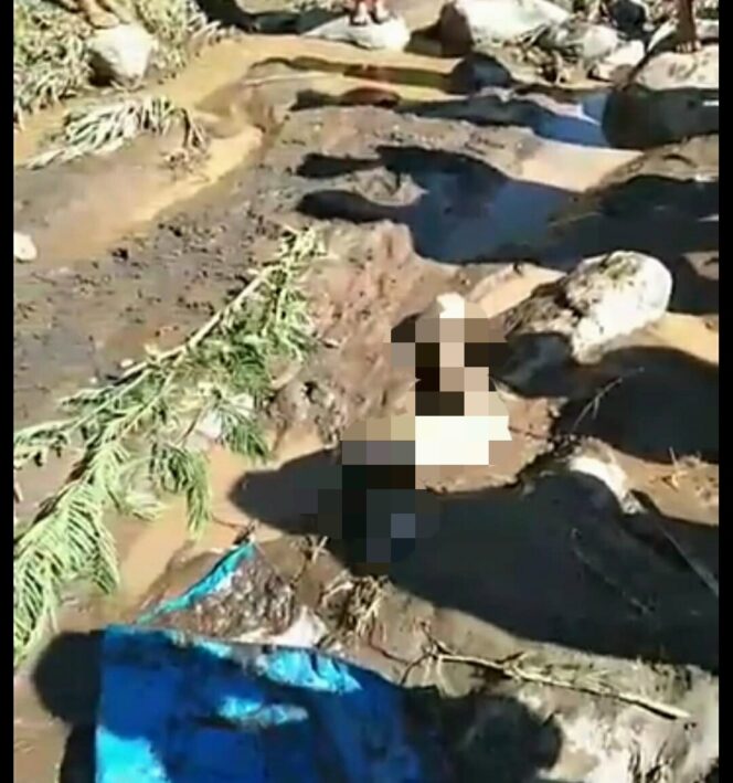 
Sosok Mayat Terbagi Dua Ditemukan Warga di Sungai