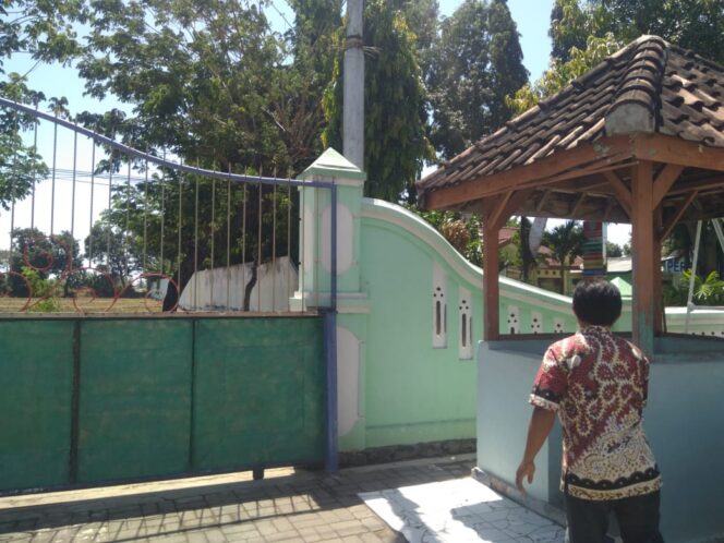 
Tiga Bendera Merah Putih Milik Kampus di Kota Probolinggo Dicuri OTK dan Terekam CCTV