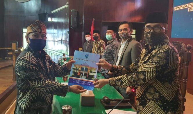 
Banggar DPRD Kabupaten Probolinggo Sampaikan Laporan Pembahasan P-APBD 2020
