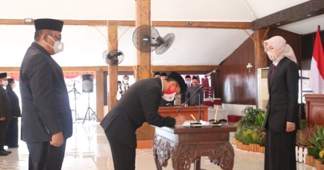 
Ini Pesan Bupati Probolinggo Saat Melantik Pejabat Eselon II