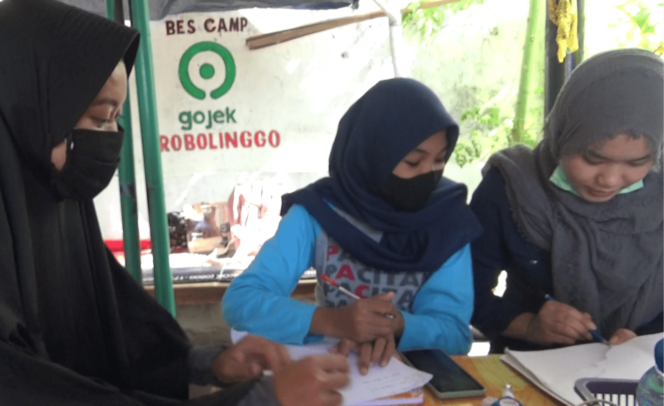
Cerita Para Siswi Cantik yang Sisihkan Uang Hasil Jualan Kopi untuk Beli Kuota