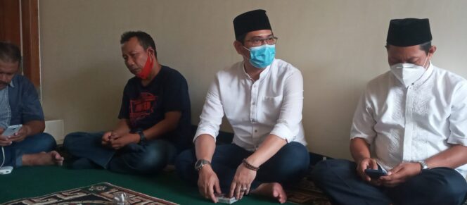 
Paslon TEGAS Gelar Urun Rembug dengan Jurnalis Pasuruan, Teno: Jurnalis Harus Berimbang dalam Pemberitaan