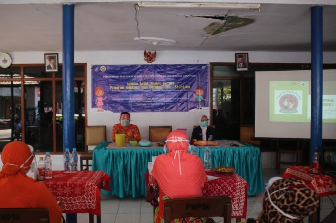 
Fakultas Kedokteran Unair-Puskesmas Pajarakan Berikan Penyuluhan Stunting