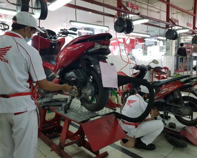 
MPM Honda Jatim dan AHASS Gelar Program Spesial Servis Motor Honda di Hari Pelanggan Nasional