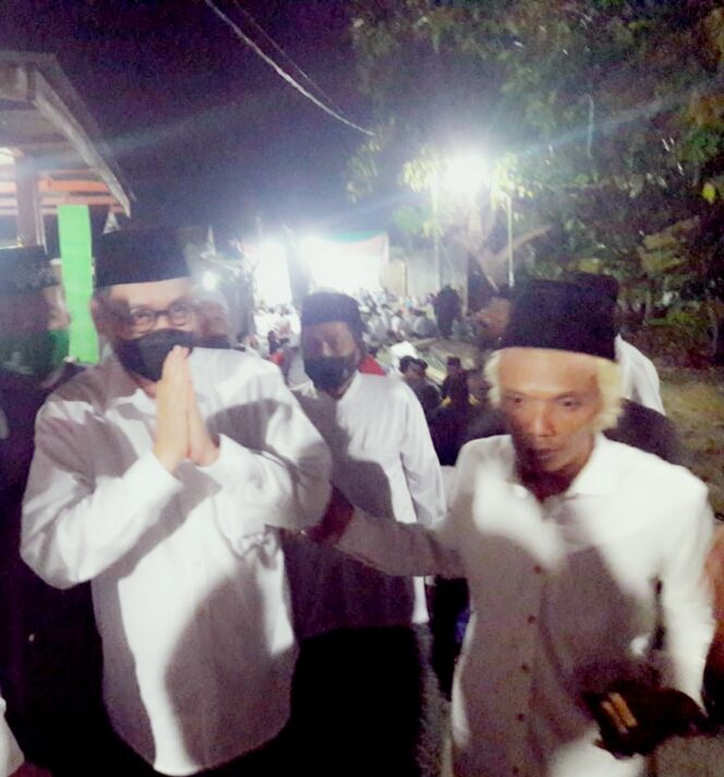 
Ajak Ribuan Masyarakat Bershalawat, Gus Peyek Doakan Kelana Sukses di Pilkada