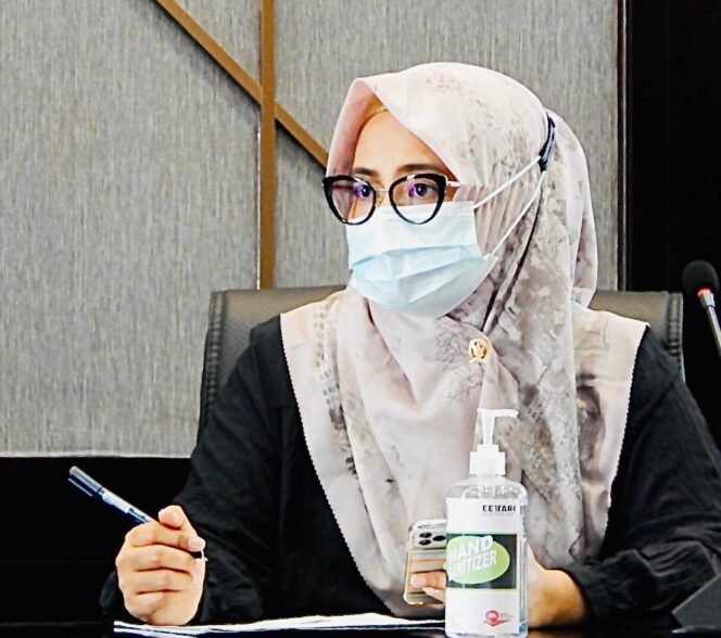 
Senator Evi Zainal Desak Pemerintah Cairkan Gaji Perdana PPPK Tahun Ini
