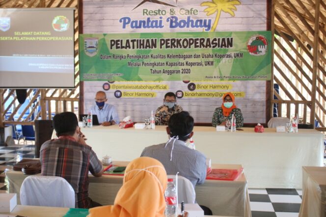 
Puluhan Pengurus dan Pengawas Koperasi Ikuti Pelatihan Perkoperasian