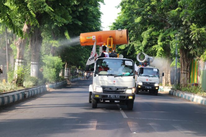 
PMI Kota Pasuruan Kembali Lakukan Penyemprotan Disinfektan Kota Pasuruan