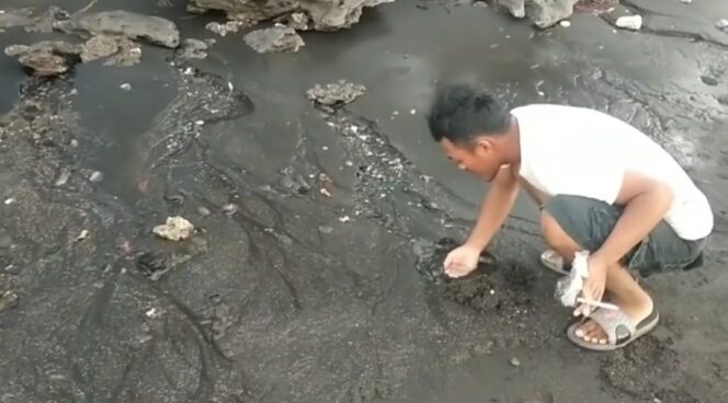 
Fenomena Mata Air Tawar di Bibir Pantai, Rasanya Segar dan Bikin Bugar 
