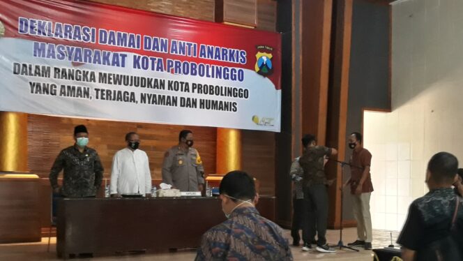 
Tolak Kericuhan dan Terpapar Covid -19, Sejumlah Unsur Elemen di Kota Probolinggo Gelar Deklasi Damai