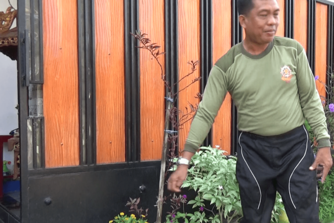 
Emak-emak Curi Bunga Terekam CCTV