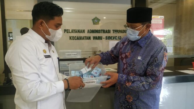
PJ Bupati Sidoarjo Sidak Pelayanan, Temukan 1700 KTP di Waru Belum Diambil Pemohon