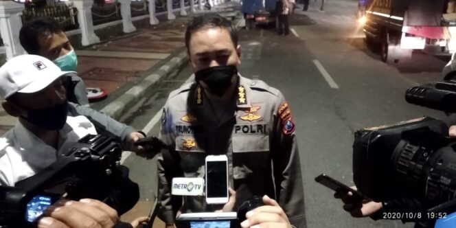 
Polda Jatim Tetapkan 14 Orang Sebagai Tersangka Pasca Demo Tolak UU Cipta Kerja
