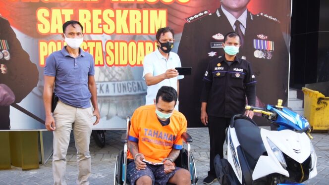 
Pengaruh Miras, Pria Ini Tega Hajar Teman dan Bawa Kabur Motornya