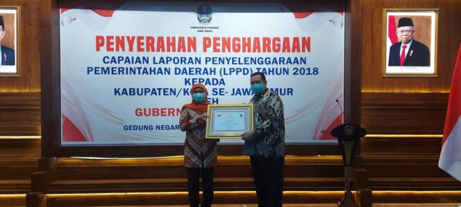 
Pjs Walikota Pasuruan Terima Penghargaan dari Gubernur Jawa Timur Atas Hasil Capaian LPPD
