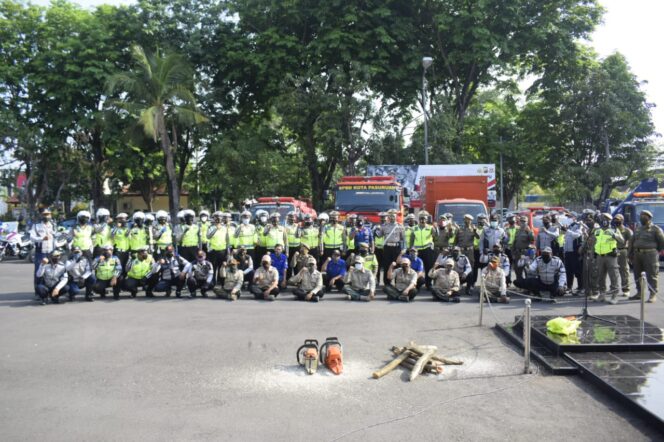 
Antisipasi Penanggulangan Bencana Alam di Tengah Pandemi, Satlantas Polres Pasuruan Kota Gelar Apel Gabungan