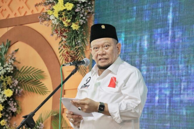 
Hadiri Haul KH Hamid ke-39, LaNyalla Apresiasi Anggaran Pemerintah untuk Pesantren