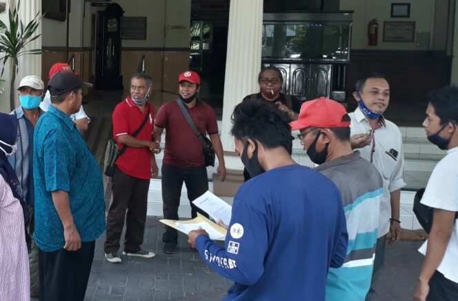 
Enggan Direlokasi, PKL Eratex Probolinggo Curhat Dewan