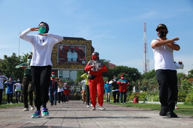 
Pemkab Probolinggo Peringati HKN ke-56 dengan Gowes dan Senam Sehat Bersama