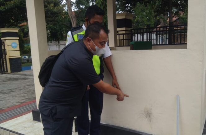 
Dua Pelaku Terduga Pelempar Bondet PN Kota Probolinggo Ditangkap Polisi