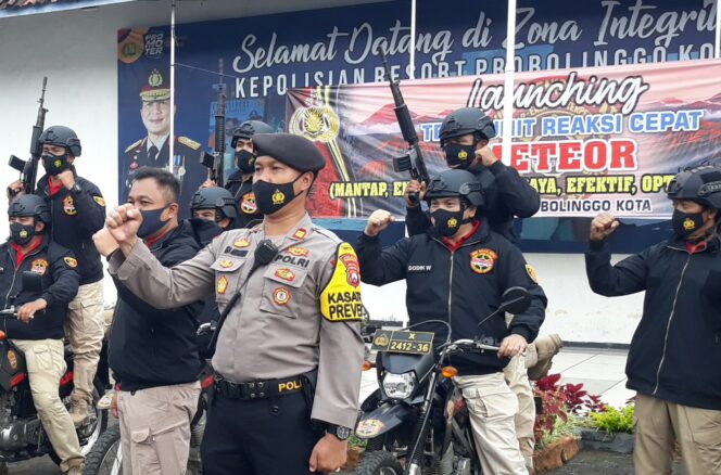 
Timsus Polres Probolinggo Kota Bersenjata Lengkap Siap Tumpas Tindak Kejahatan