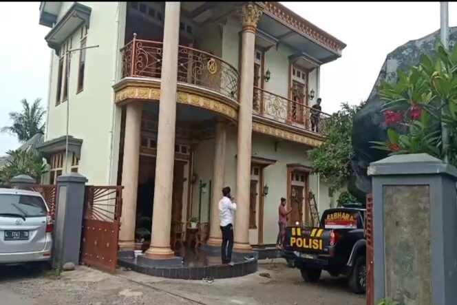 
Rampok Bercadar dan Bercelurit Santroni Rumah Juragan Sengon, Puluhan Juta Raib