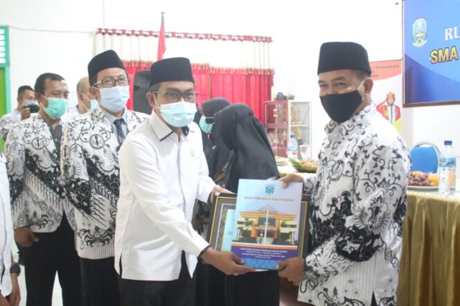 
4 Guru Peraih Medali Olimpiade Gululympics PGRI 2020 Terima Piagam Penghargaan dan Uang Pembinaan