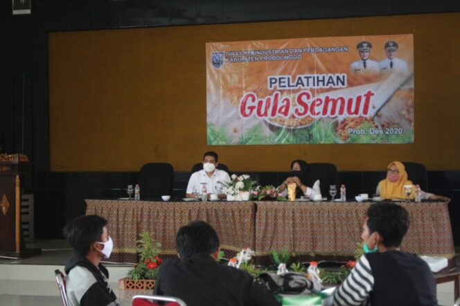 
Disperindag Kabupaten Probolinggo Berikan Pelatihan Pembuatan Gula Semut